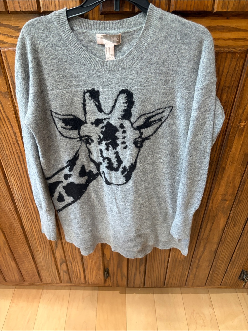 Forever 21 Light Gray Crewneck Sweater with Black Giraffe Graphic size XS